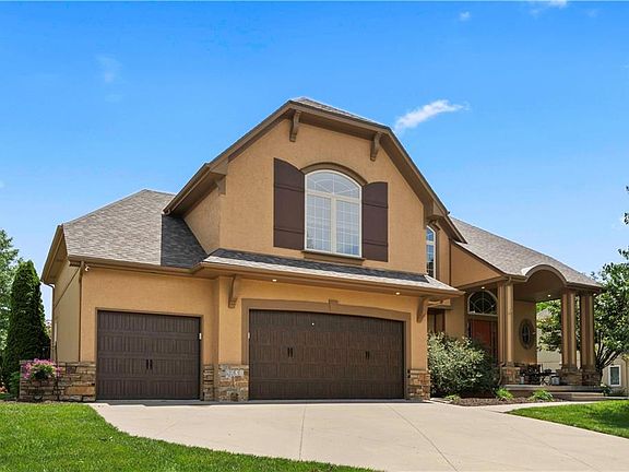 2nd image of 2531 NE Lake Breeze Dr