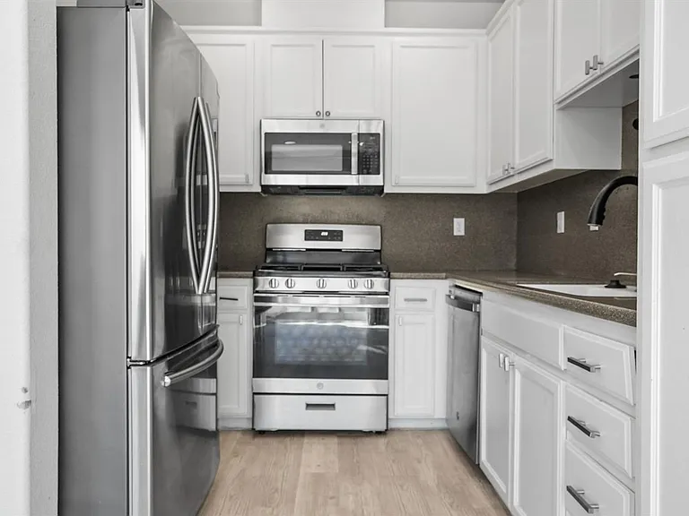 1079 Portofino Ave — Photo 6