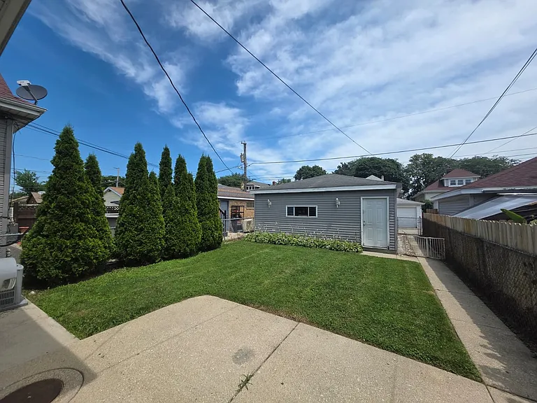 1819 East Ave — Photo 13