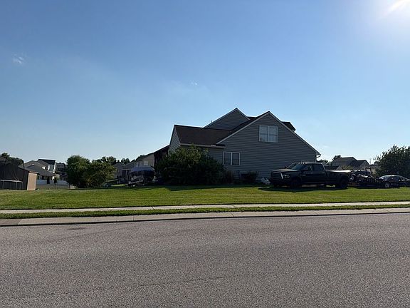 Exterior Neighborhood (street photo)