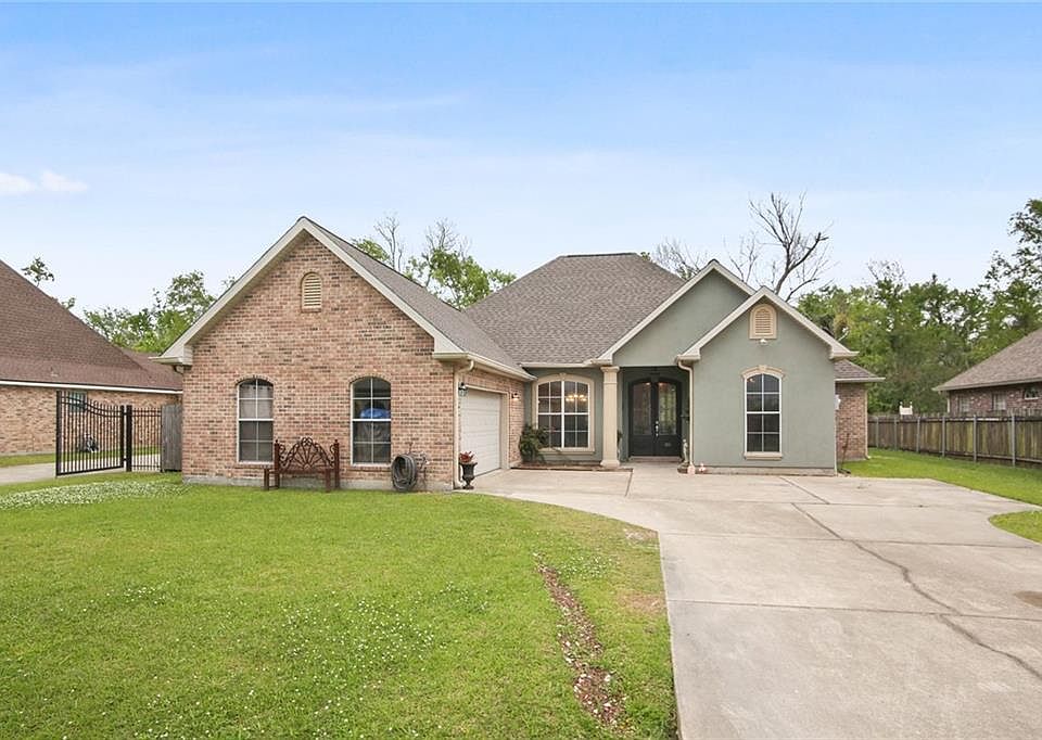 1st image of 322 Riverwood Dr