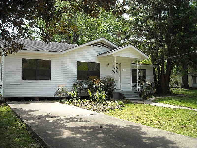 Front facing Hickory St.