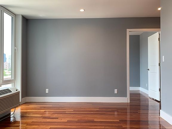 4th image of 21-34 Broadway #6C