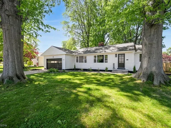 21832 Cottonwood Dr, Rocky River, OH 44116