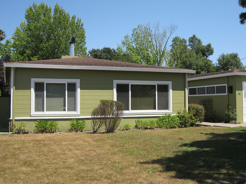 1st image of 19 Lakeside Dr