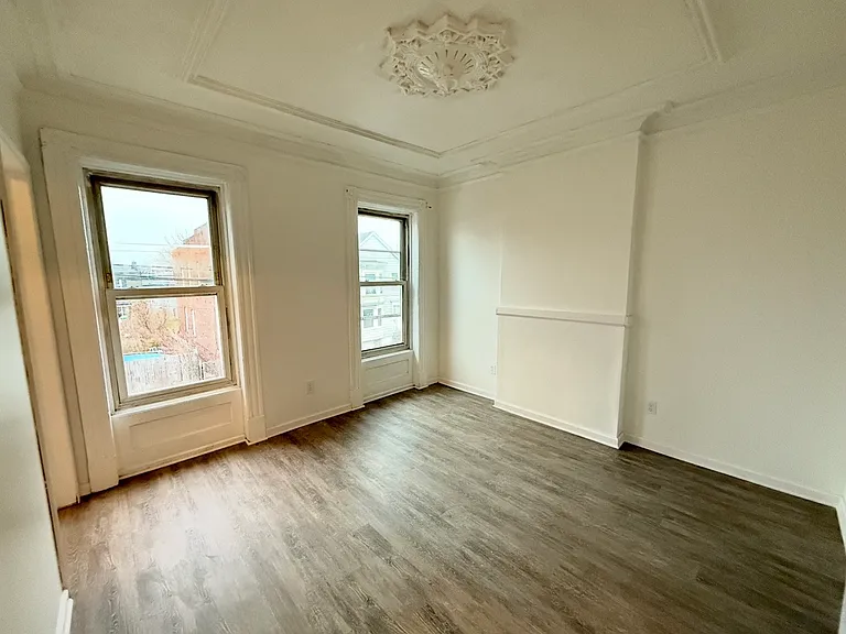 372 1st St #2 — Photo 3