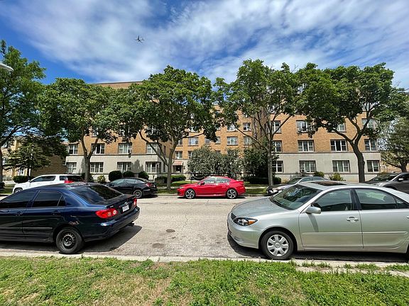 2nd image of 2610 W Balmoral Ave APT 504
