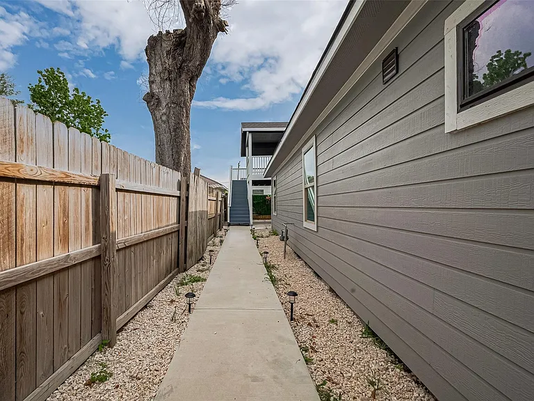 6725 Avenue K — Photo 20