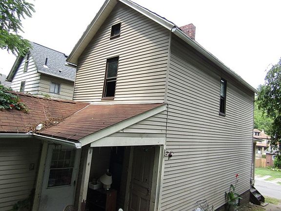 3rd image of 910 Laurel St