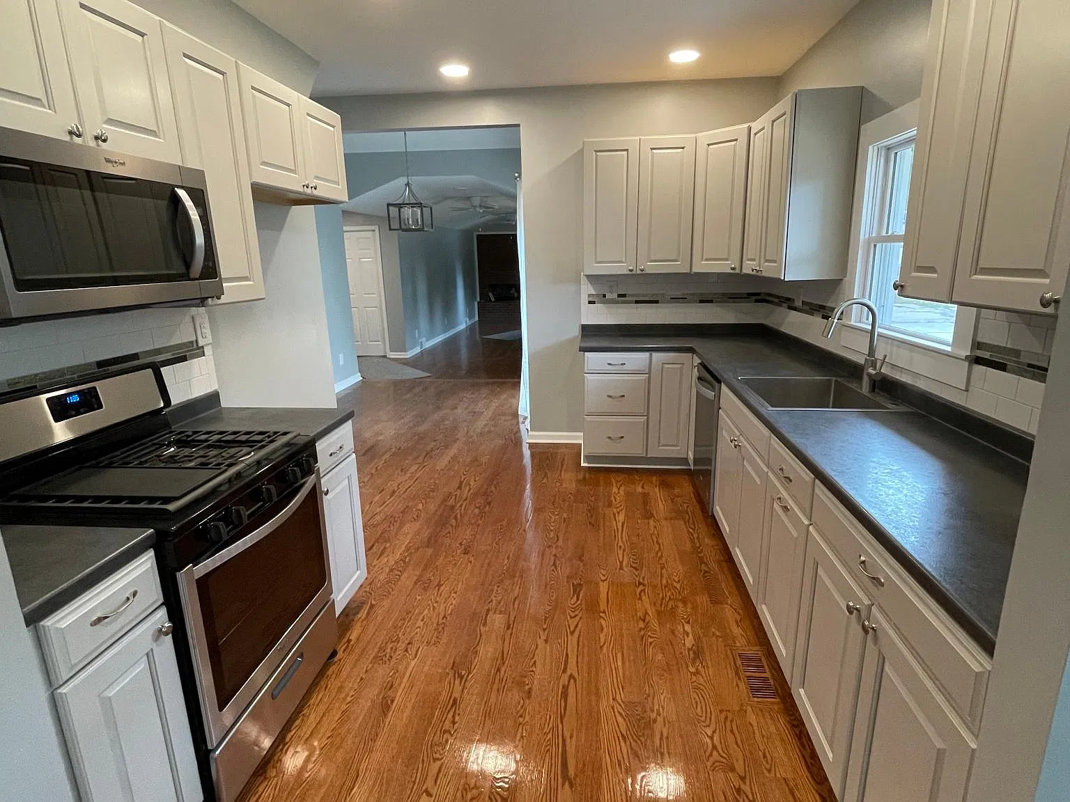 302 N Noyes Blvd — Photo 3