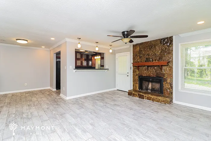 3 bed, 2.0 bath, 1226 sqft, $1,795 — Photo 3