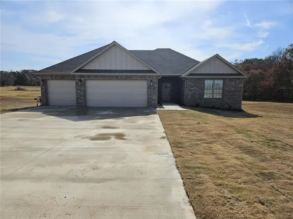 9218 S Pleasant Valley Rd, Gentry, AR 72734