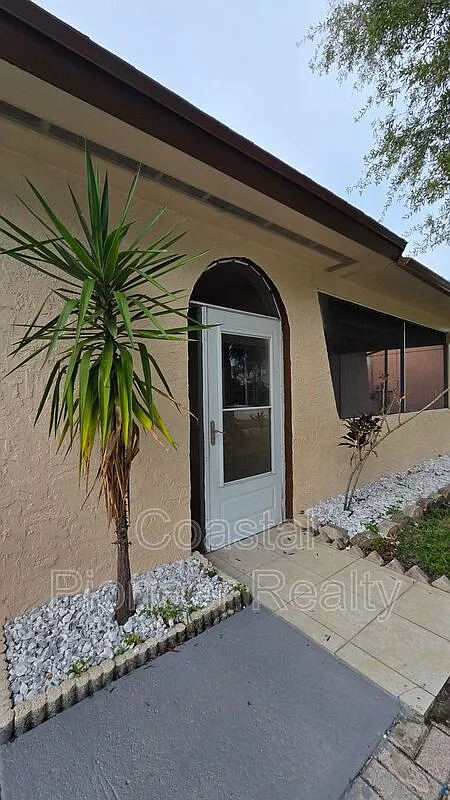 4 bed, 2.0 bath, 1618 sqft, $2,825 — Photo 3