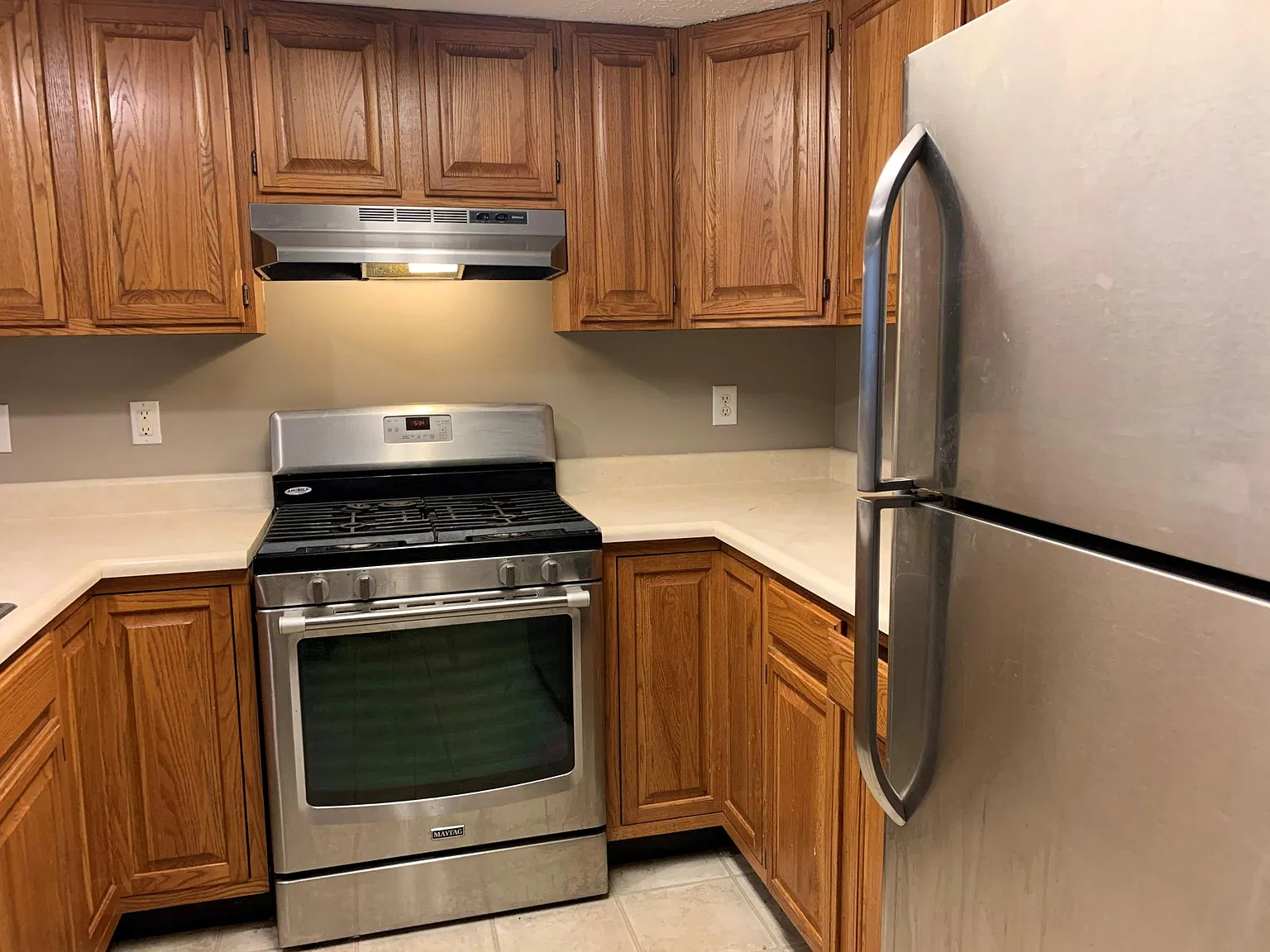 3 bed, 2.5 bath, 2024 sqft, $2,045 — Photo 3