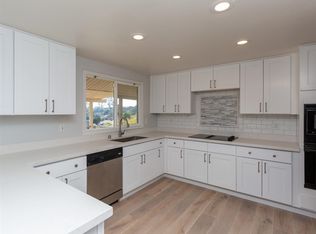 1109 Riverview Dr, Fallbrook, CA 92028