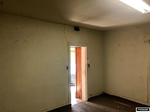 4th image of 634 Washakie St