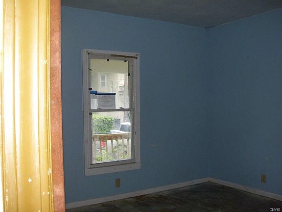 4th image of 114 Fage Ave #16