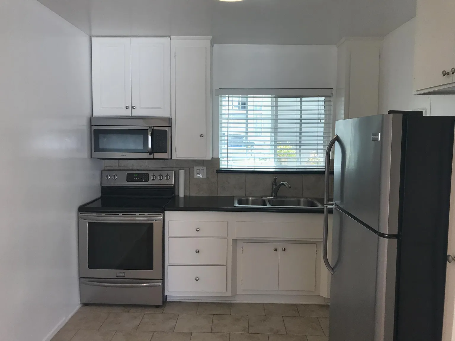 Studio, 400 sqft, $1,995 — Photo 2