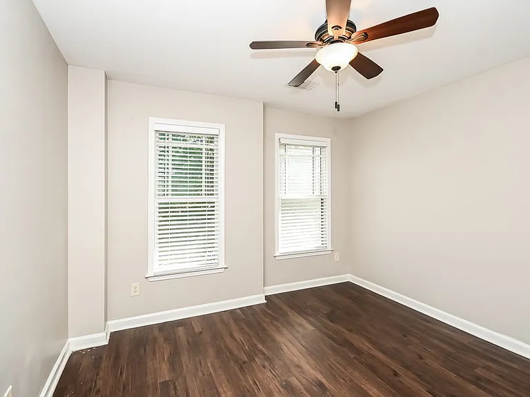 717 Midway Ave — Photo 15