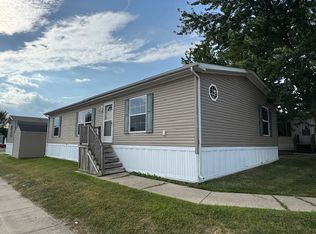 28903 Country Ln #W197, Flat Rock, MI 48134