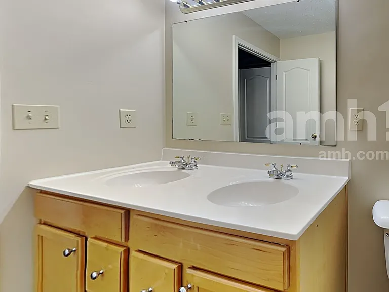 9030 Crimson Oak Dr — Photo 12
