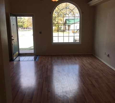Living room, Laminate floors