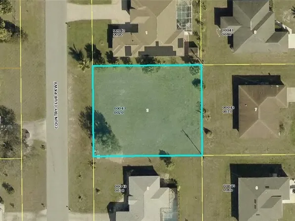 1657 Country Club Pkwy, Lehigh Acres, FL 33936