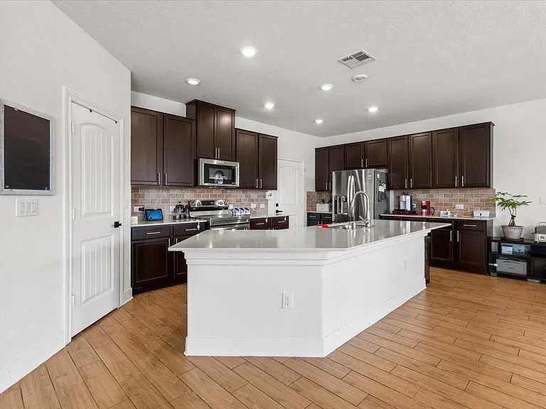 6713 Ondantra Bnd — Photo 3