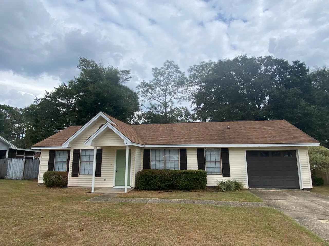 406 Oak Pl — Photo 1