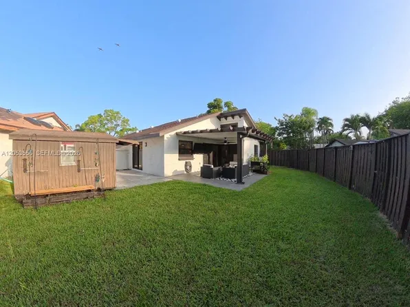 1490 Flamingo Ct, Pembroke Pines, FL 33026