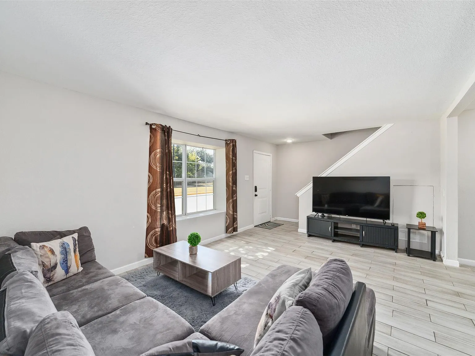 3 bed, 2.0 bath, 1408 sqft, $1,600 — Photo 4