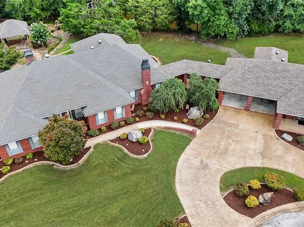 85 Rivercrest Dr, Fayette, AL 35555