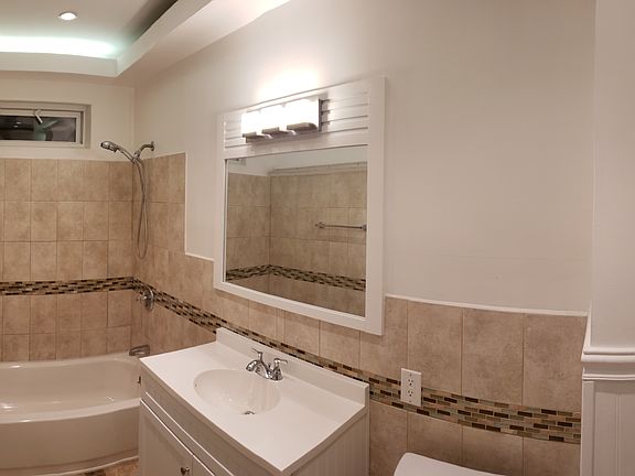 4th image of 33 Derby St