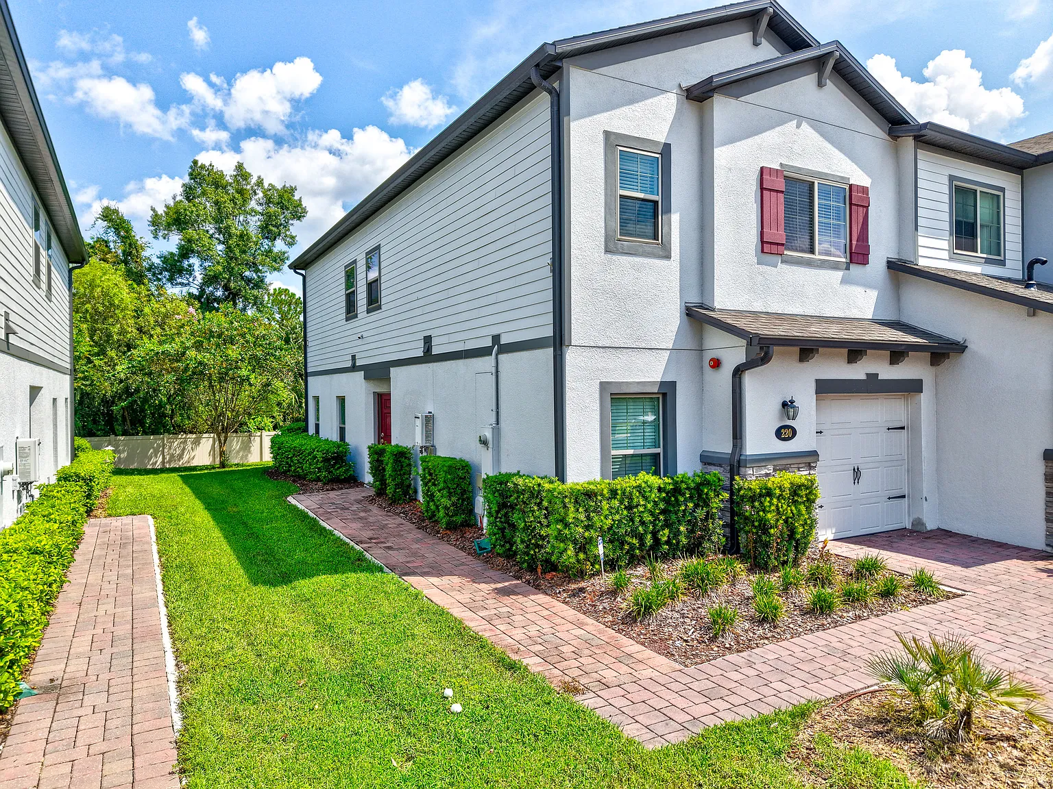 4 bed, 1686 sqft, $2,345 — Photo 2