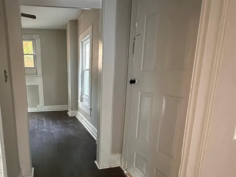 1284 Hillyer Ave — Photo 5