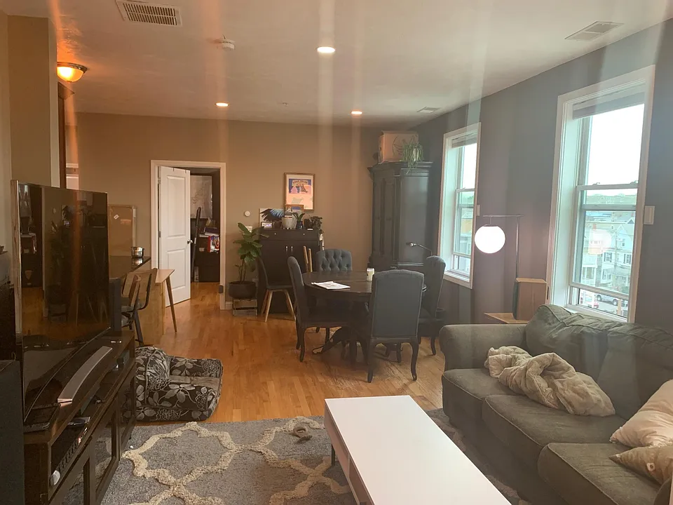 100 Fellsway W #402