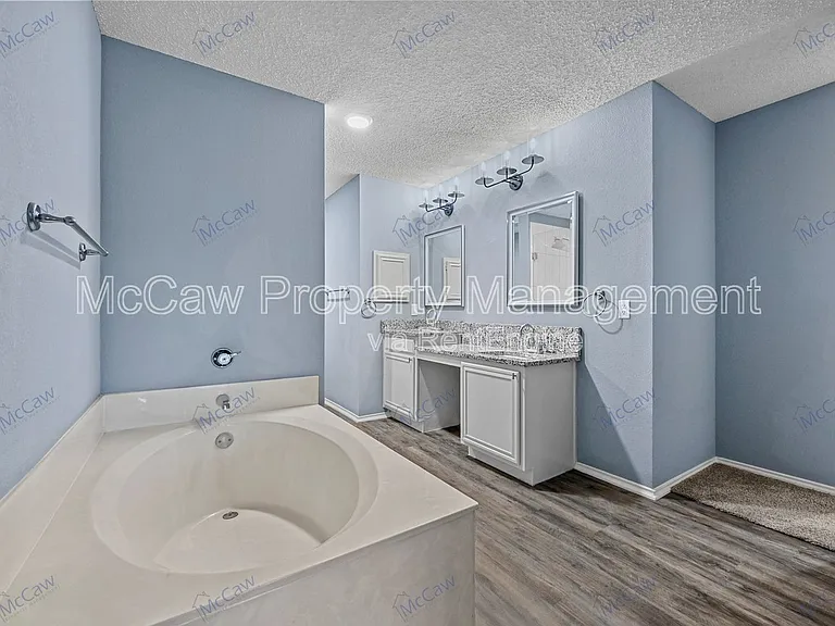 1371 Honeysuckle Ln — Photo 13