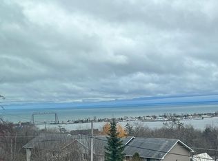 1331 W 3rd St #204, Duluth, MN 55806