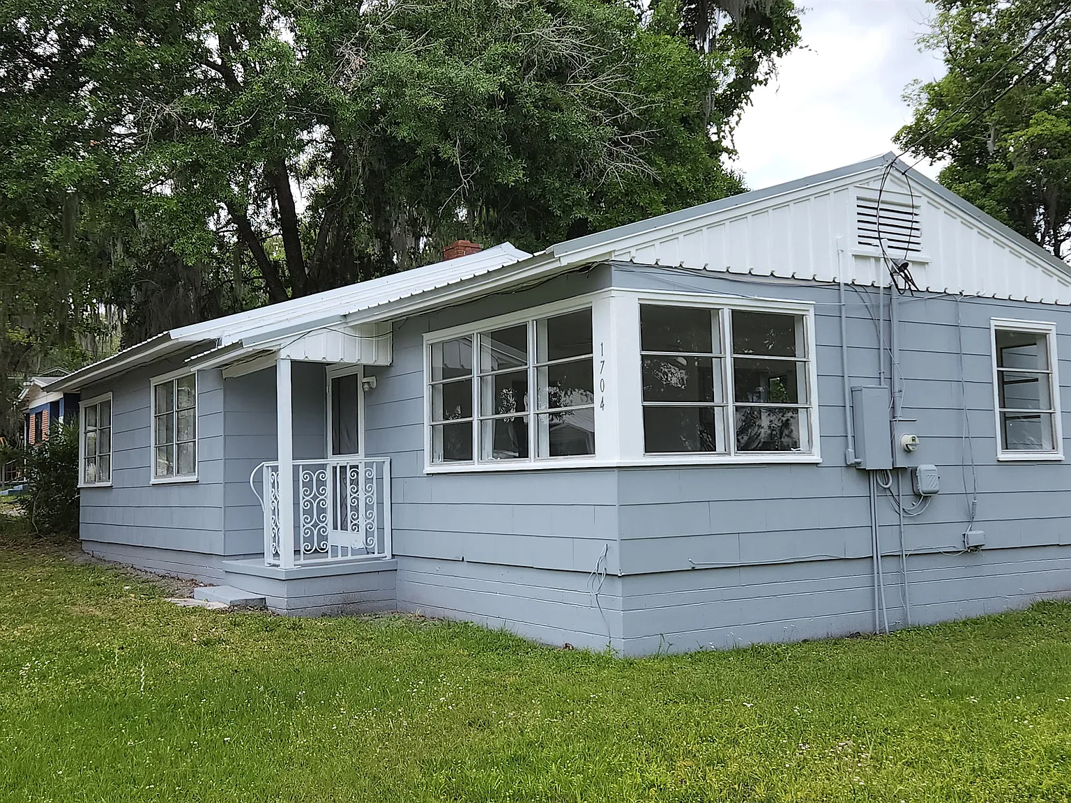 Gillis Street, 1704 - 1704 Gillis Street — Photo 1