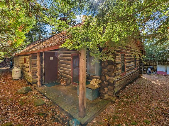 4th image of 215 Dickens Farm Road
