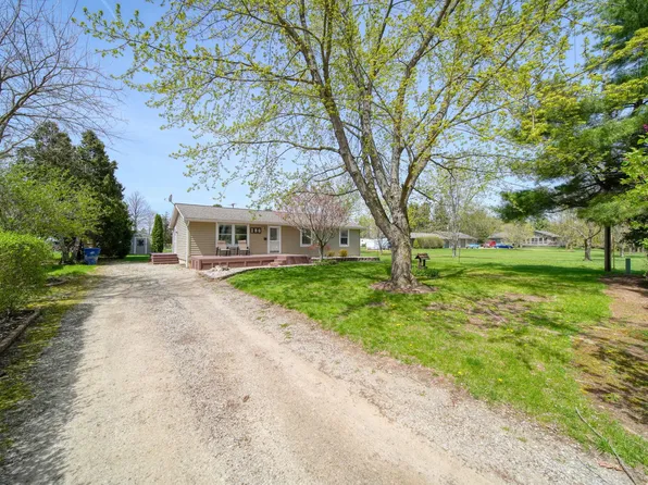 186 Harris Dr, Cement City, MI 49233
