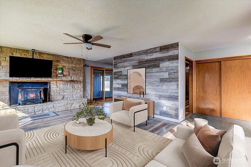 3rd image of 405 W 7th Avenue