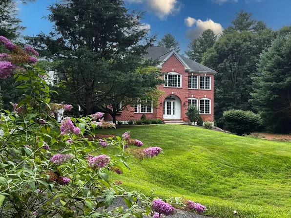 73 Clinton St, Hopkinton, MA 01748