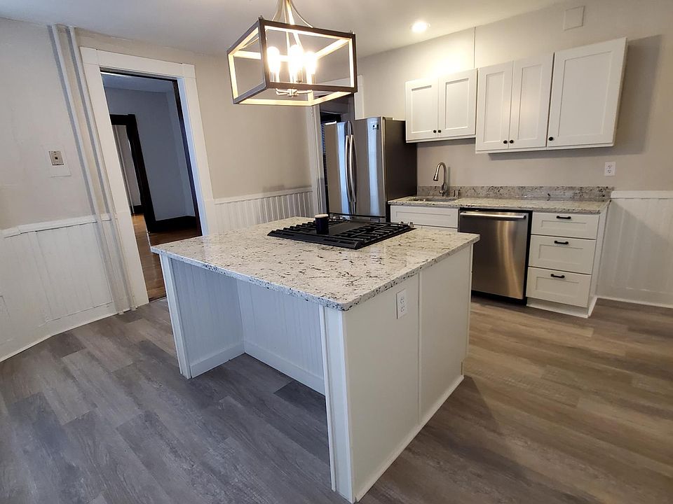 Gourmet Kitchen w/ Dishwasher