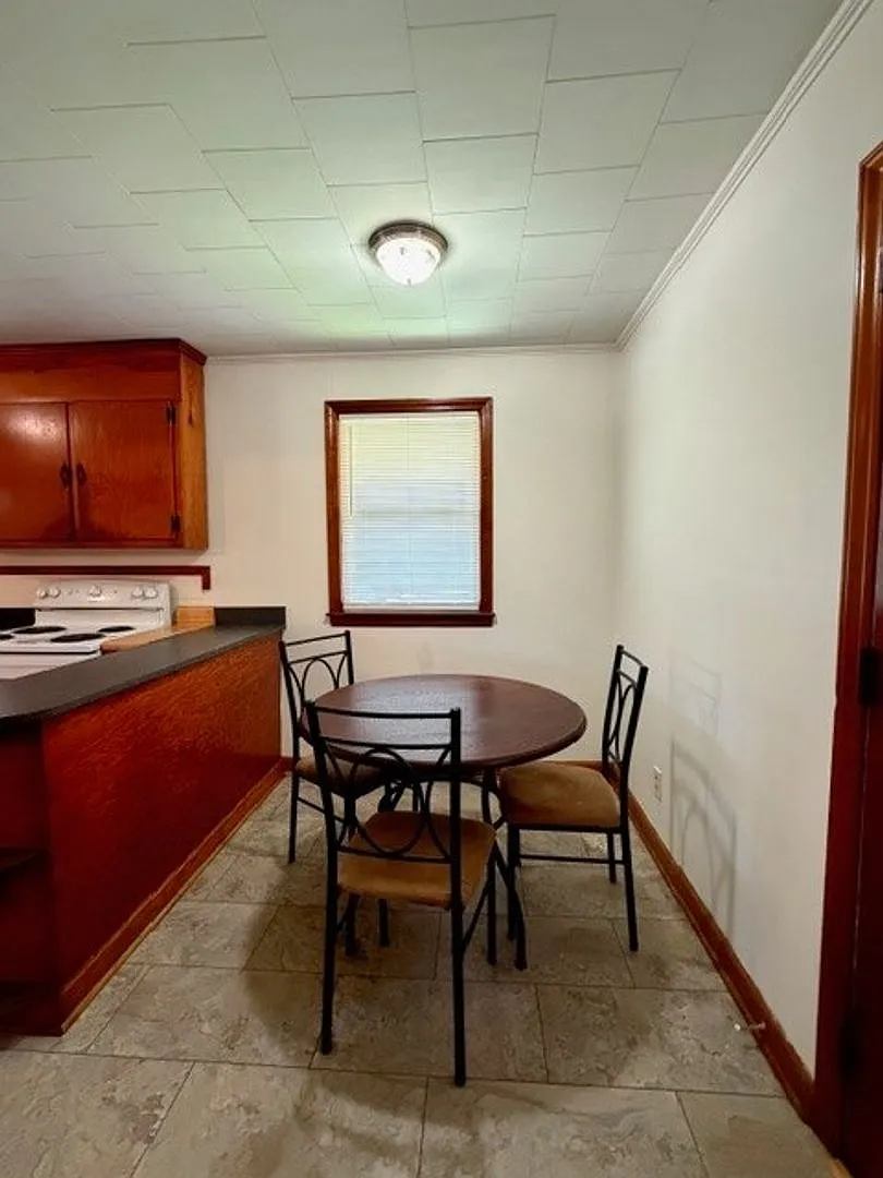 ~~ Cute 2-bedroom Brick Ranch located in Elon ~~ — Photo 4