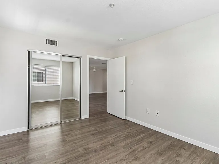 18425 Malden St #401 — Photo 31