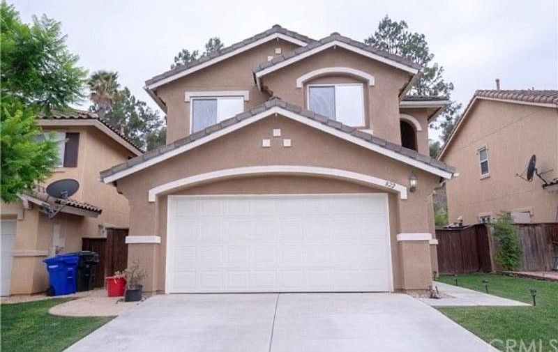 1st image of 822 Silver Dr