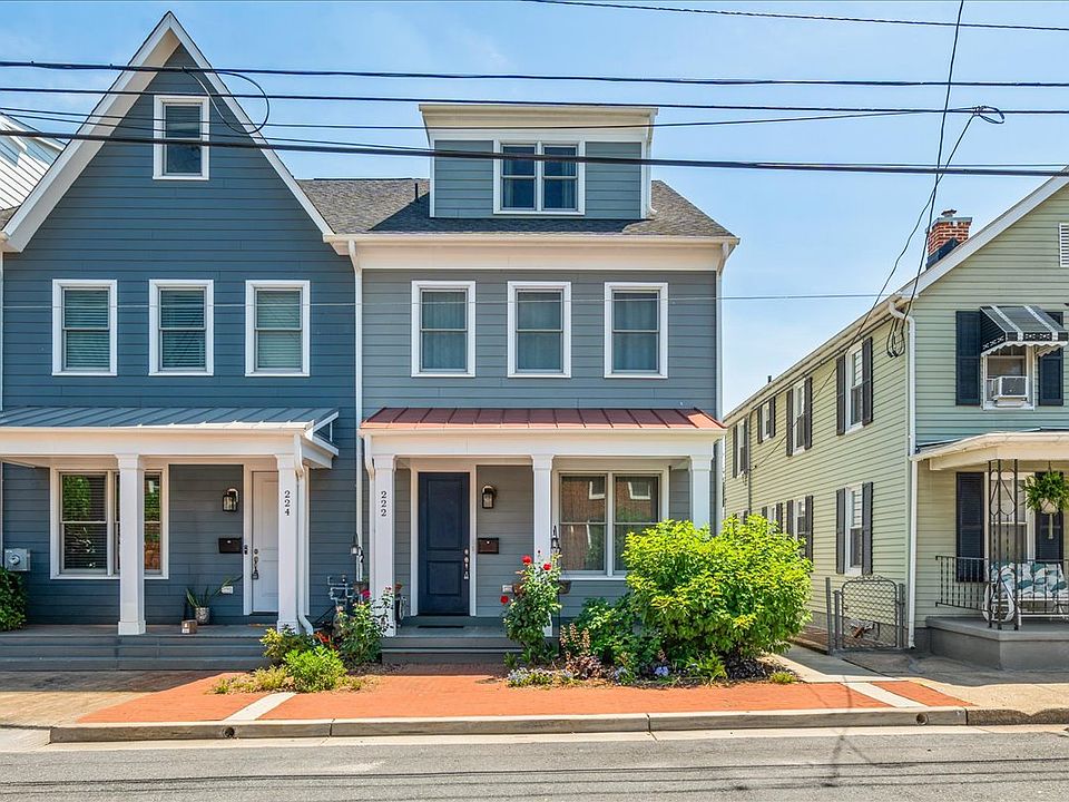 Gorgeous end unit townhouse