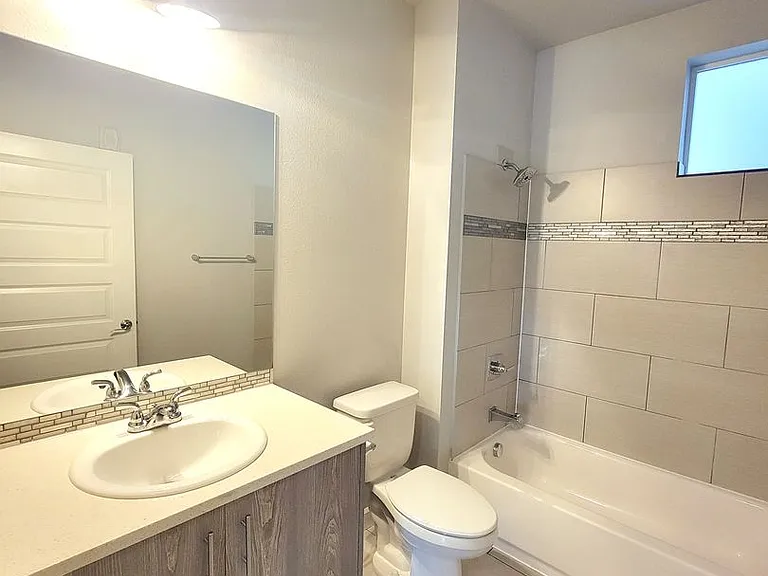 J0459 - Stafford St. Apartments — Photo 30