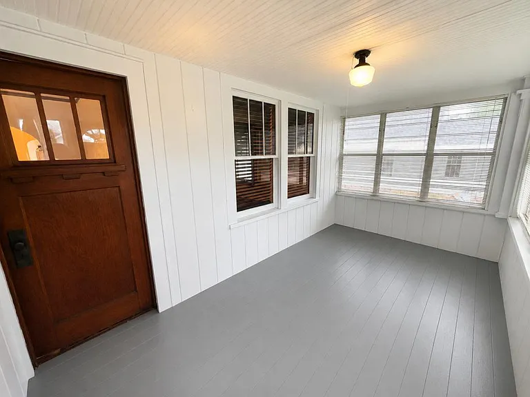 460 S Mazon St — Photo 4